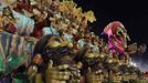 Revellers of the Unidos da Tijuca samba school participate in the annual carnival parade at Rio de Janeiro's Sambadrome, February 10, 2013. REUTERS/Pilar Olivares (BRAZIL - Tags: SOCIETY) Published: Úno. 11, 2013, 4:58 dop.