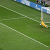 ME ve fotbale 2021, Francie - Švýcarsko: Hugo Lloris chytá penaltu Ricardu Rodríguezovi