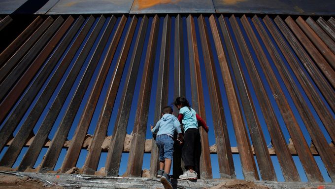 Stavba bariéry na hranici USA a Mexika, ilustrační foto.