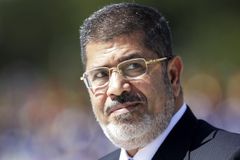 Já jsem prezident, hřímal Mursí z kukaně pro obžalované