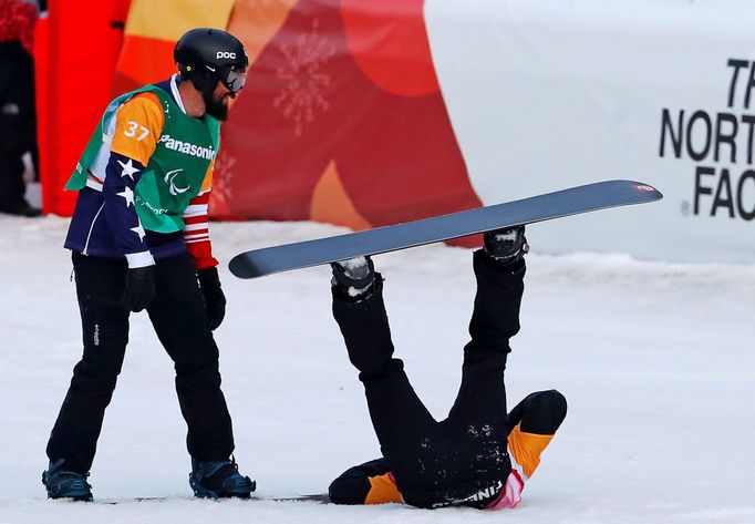 Keith Gabel (USA) a vítěz Matti Suur-Hamar (Finsko)