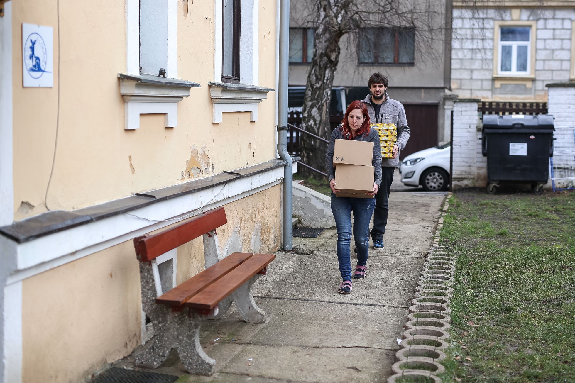 Potravinová banka Ústí nad Labem - rozdávání pomoci z Makro a Globus v Klokánku a Azylovém domě pro matky s dětmi