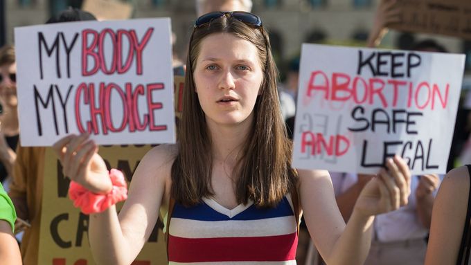 Foto: Nechte své doktríny dál od mé vagíny! Lidé demonstrovali za právo žen na potrat