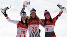 Anna Veithová, Ester Ledecká a Tina Weiratherová na stupních vítězů v super-G na ZOH 2018