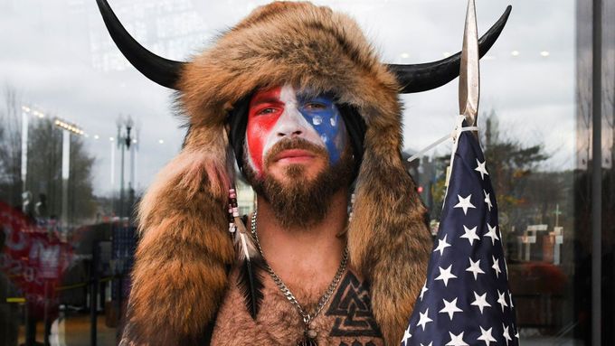 Podporovatelé Donalda Trumpa při zteči na sídlo Kongresu.