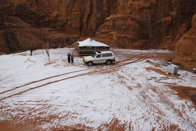 Saudis seen in the snow after a heavy snowstorm in the desert, near Tabuk, 1500 km (932 miles) from Riyadh.