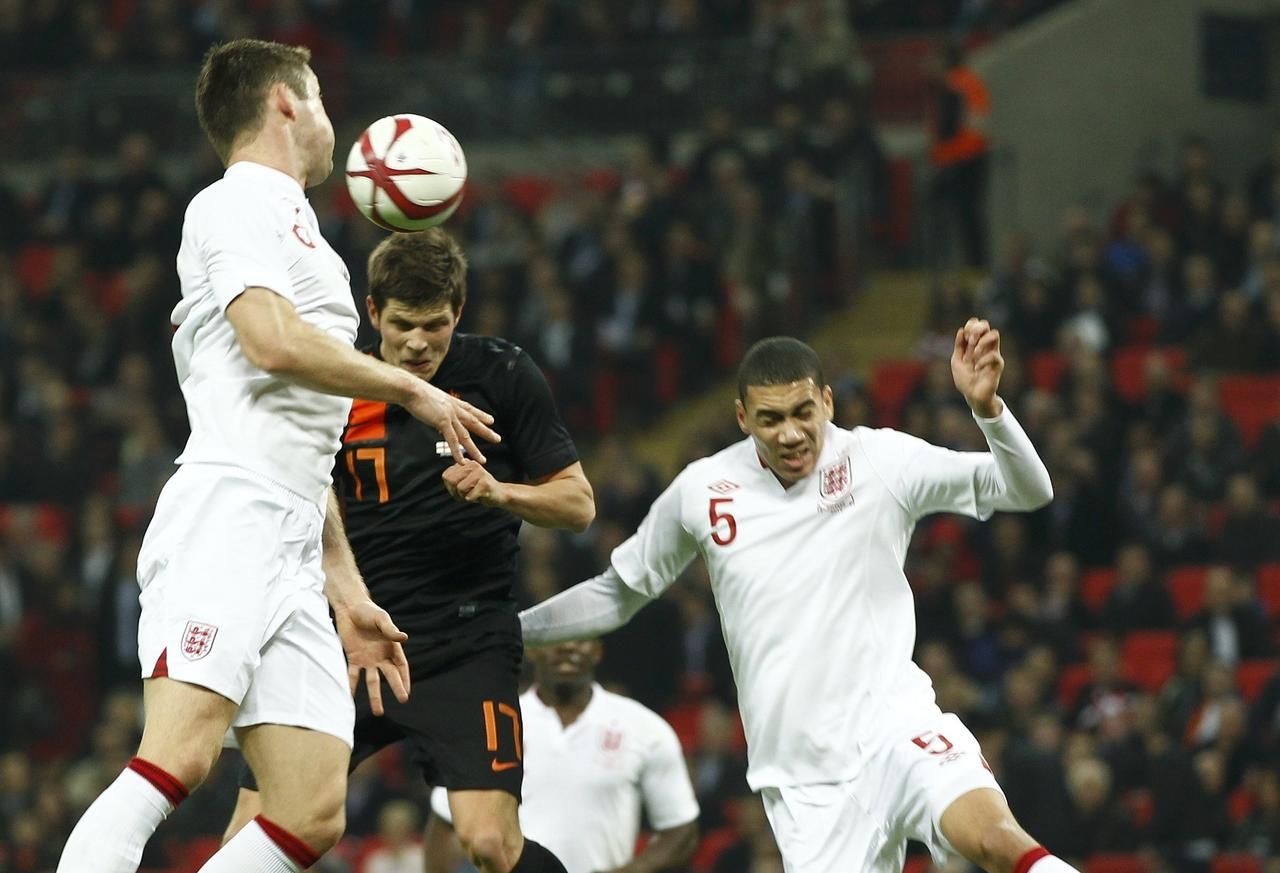 Anglie - Nizozemsko (Cahill, Smalling, Huntelaar)