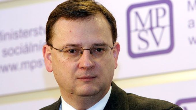 Ministr práce a sociálních věcí Petr Nečas se domnívá, že s reformou není možné čekat. Věří tomu, že ji prosadí pomocí 102 hlasů ve sněmovně