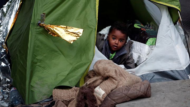 V Paříži vyklízejí další tábor migrantů, evakuovali několik set lidí