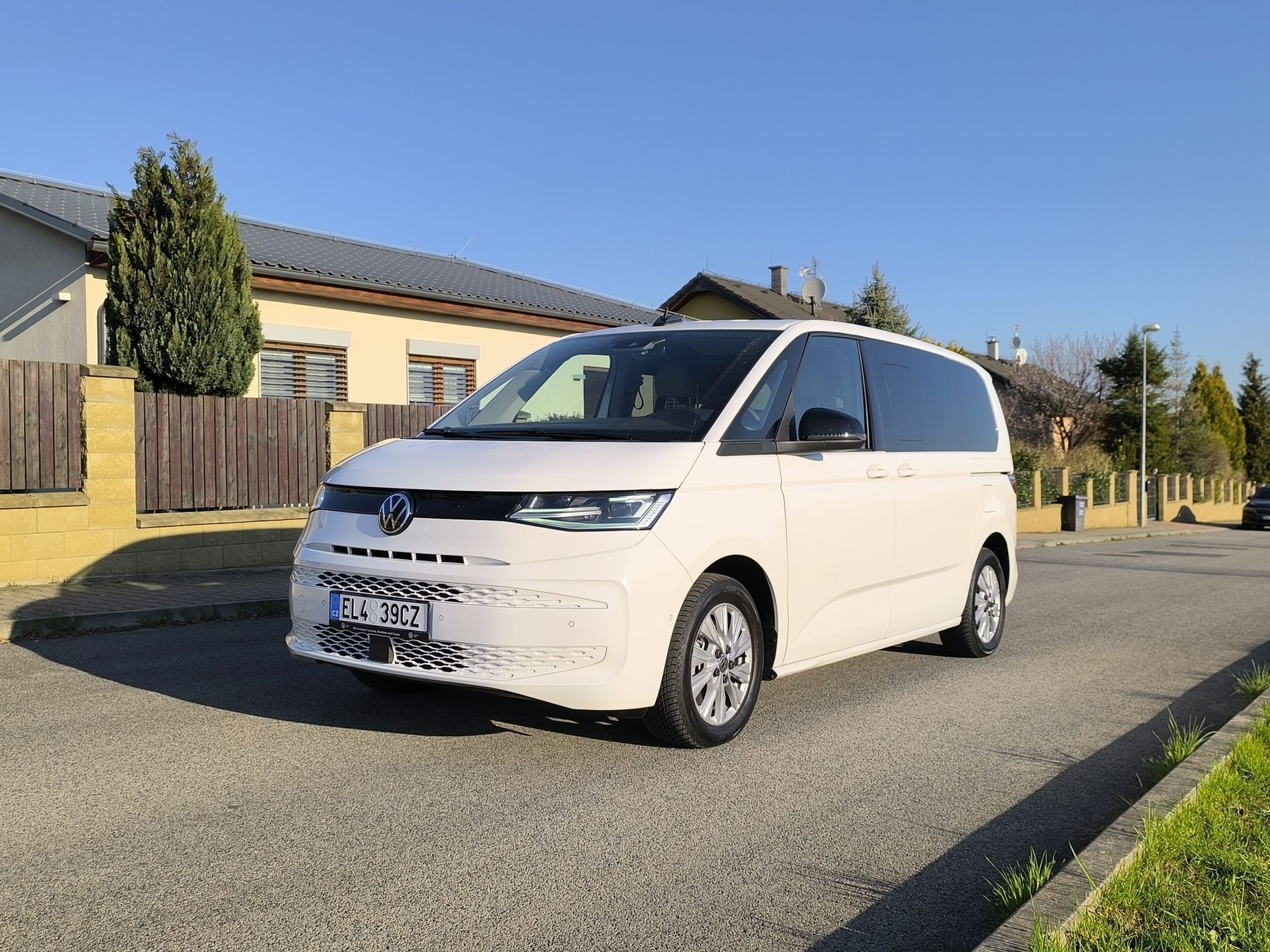 Volkswagen Multivan plug-in 2025