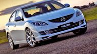 Mazda 6 v nové generaci se pozvolna ukazuje na fotografiích. Nyní je na hatchback sleva 150 tisíc korun a lze ji mít od 503 900 korun.