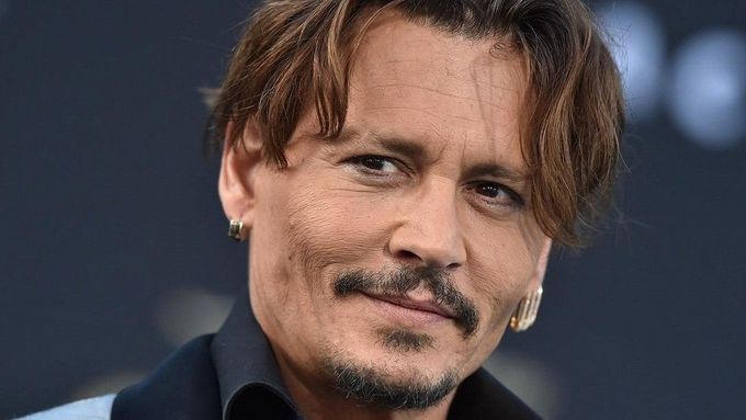 Johnny Depp není odsouzený domácí násilník, jeho zásluhy filmu nesmaže jedno obvinění, říká analytik týdeníku Euro a publicista Petr Fischer.