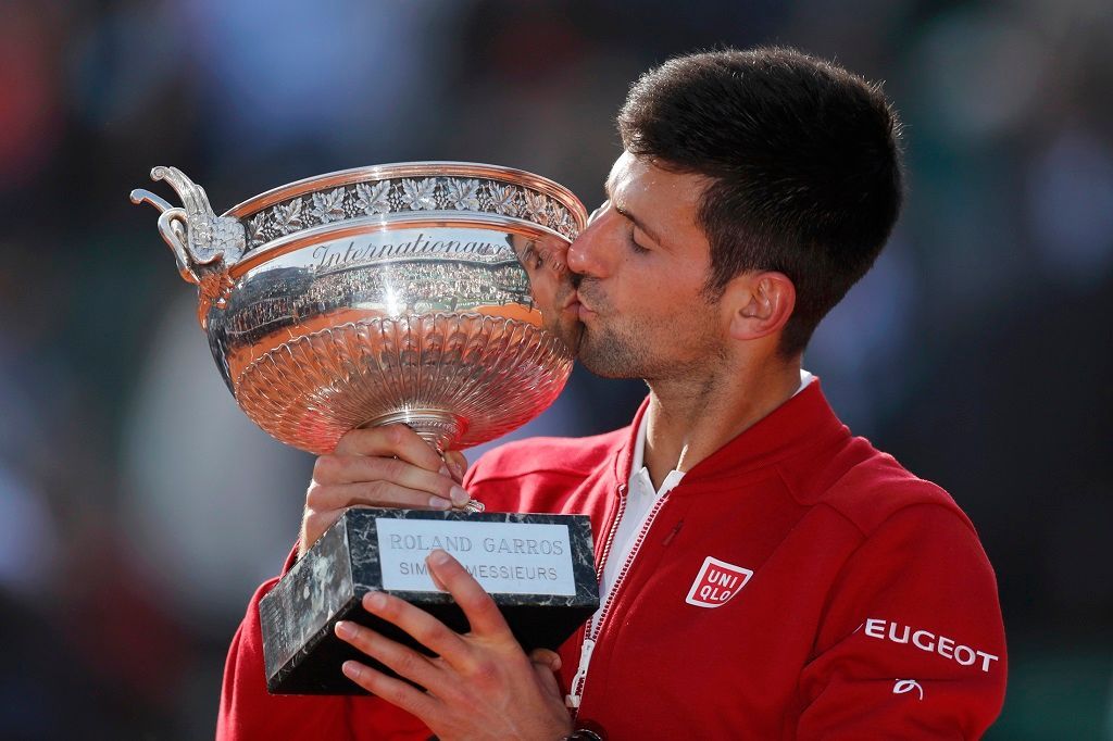 Novak Djokovič slaví triumf na French Open 2016
