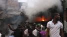 Smoke rises from a building after a plane crashed into a neighbourhood in Ishaga district, an outskirt of Nigeria's commercial capital Lagos June 3, 2012. There were no survivors among the 147 people on board a domestic passenger aircraft that crashed in the Nigerian city of Lagos on Sunday, an official of the National Emergency Management Agency (NEMA), told Reuters. REUTERS/Akintunde Akinleye (NIGERIA - Tags: DISASTER TRANSPORT) Published: Čer. 3, 2012, 8:29 odp.