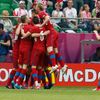 Čeští fotbalisté slaví gól v utkání Řecko - Česká republika na Euru 2012