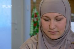 Muslimka v Prostřenu rozběsnila český internet. Ať se jim tady krásně žije, vzkázala anonymům