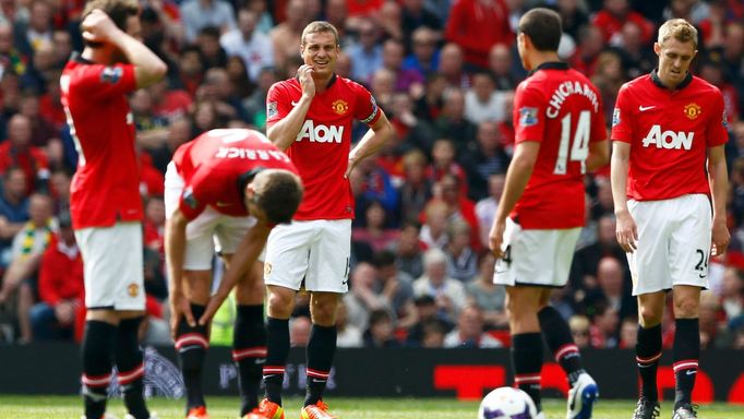 Manchester United captain Nemanja Vidic (C) and his players react after conceding a goal to Sunderland during their English Premier League soccer match at Old Trafford in