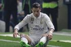 Video: Sporná penalta pro Real naštvala Villarreal. Zlobil se i Piqué