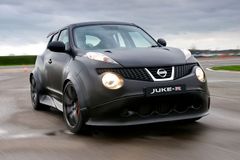 Nissan Juke-R zrychlí z nuly na sto za 3,7 sekundy