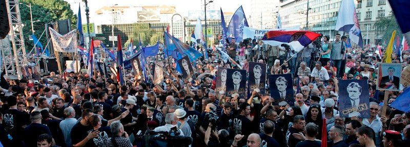 Demonstrace na podporu Karadžiče v Bělehradě