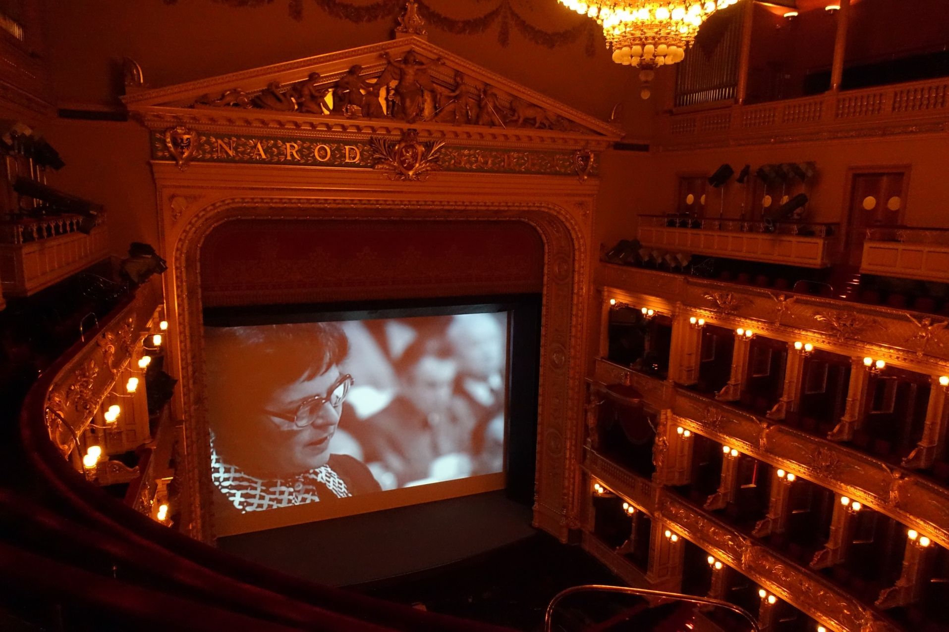 Anticharta - Jiřina Švorcová v Národním divadle