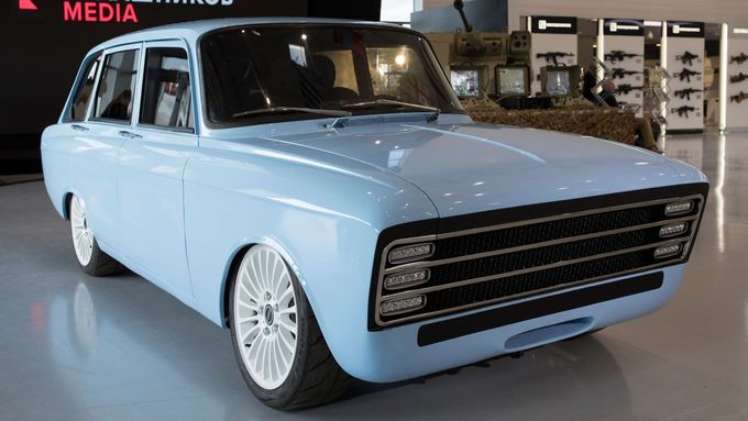 Ruský Kalašnikov představil koncept elektromobilu na základech letitého Iže.
