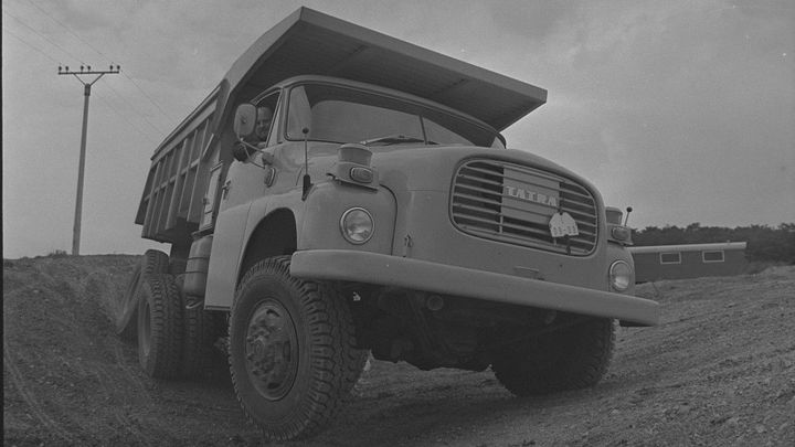 Malé kroky k nesmrtelnosti. Tatra 148 byla evolucí T138, napravila některé její chyby; Zdroj foto: ČTK