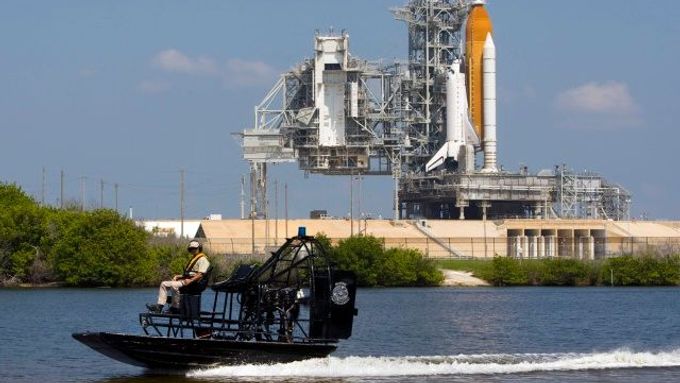 Endeavour je připraven ke startu na Cape Canaveral na Floridě.