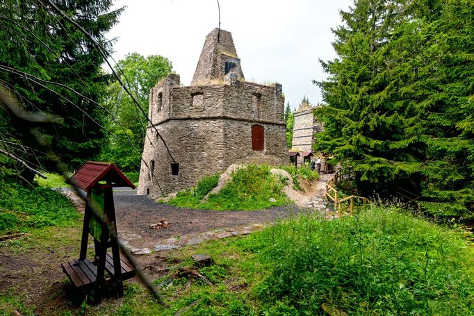 Historická vápenka u Loučné pod Klínovcem v Krušných horách