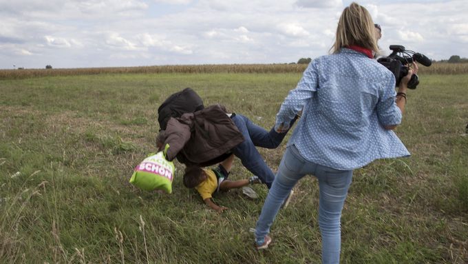 Petra Laszlo v září roku 2015 srazila běžence prchajícího přes hranice s malým chlapcem v náručí.