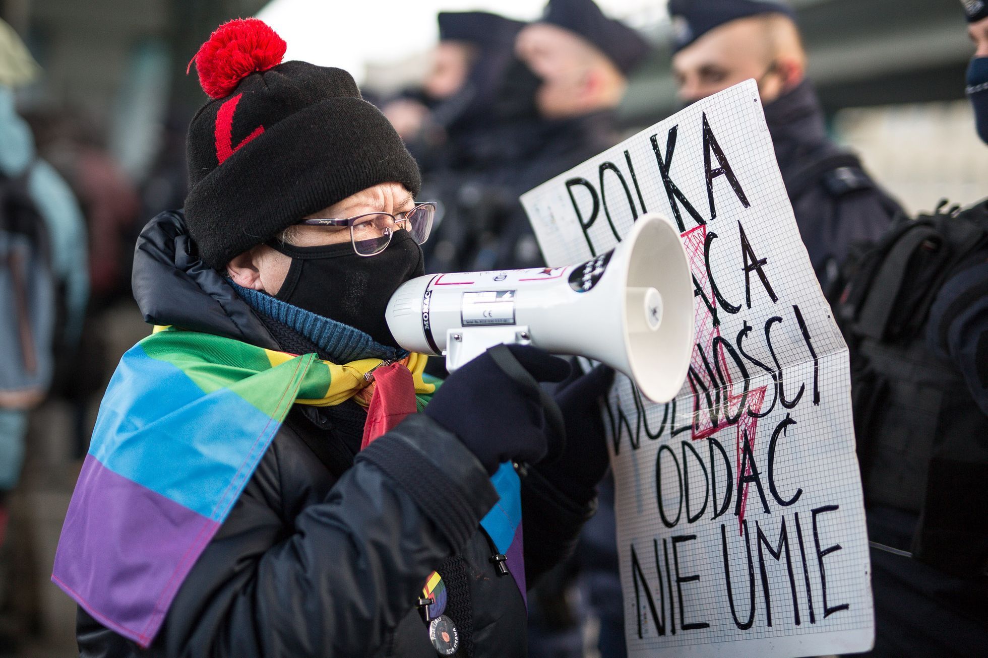 Babička Kasia - Stávka žen, Polsko, Varšava, protesty, Strajk Kobiet, policie, potraty