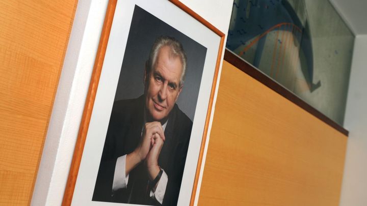 "Najděte Zemana a sundejte ho." Školy odstraňují ze tříd poslední fotky prezidenta; Zdroj foto: ČTK