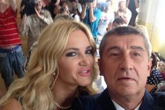 Požádám Moniku o ruku a firmu na ni převedu, prohlásil Babiš ke snaze "zbavit" jej Agrofertu