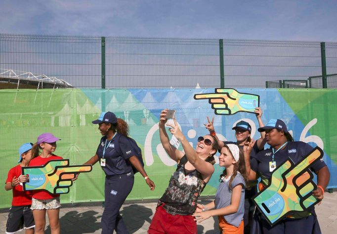 Dobrovolníkům, kteří pomáhají při olympiádě, došla trpělivost.