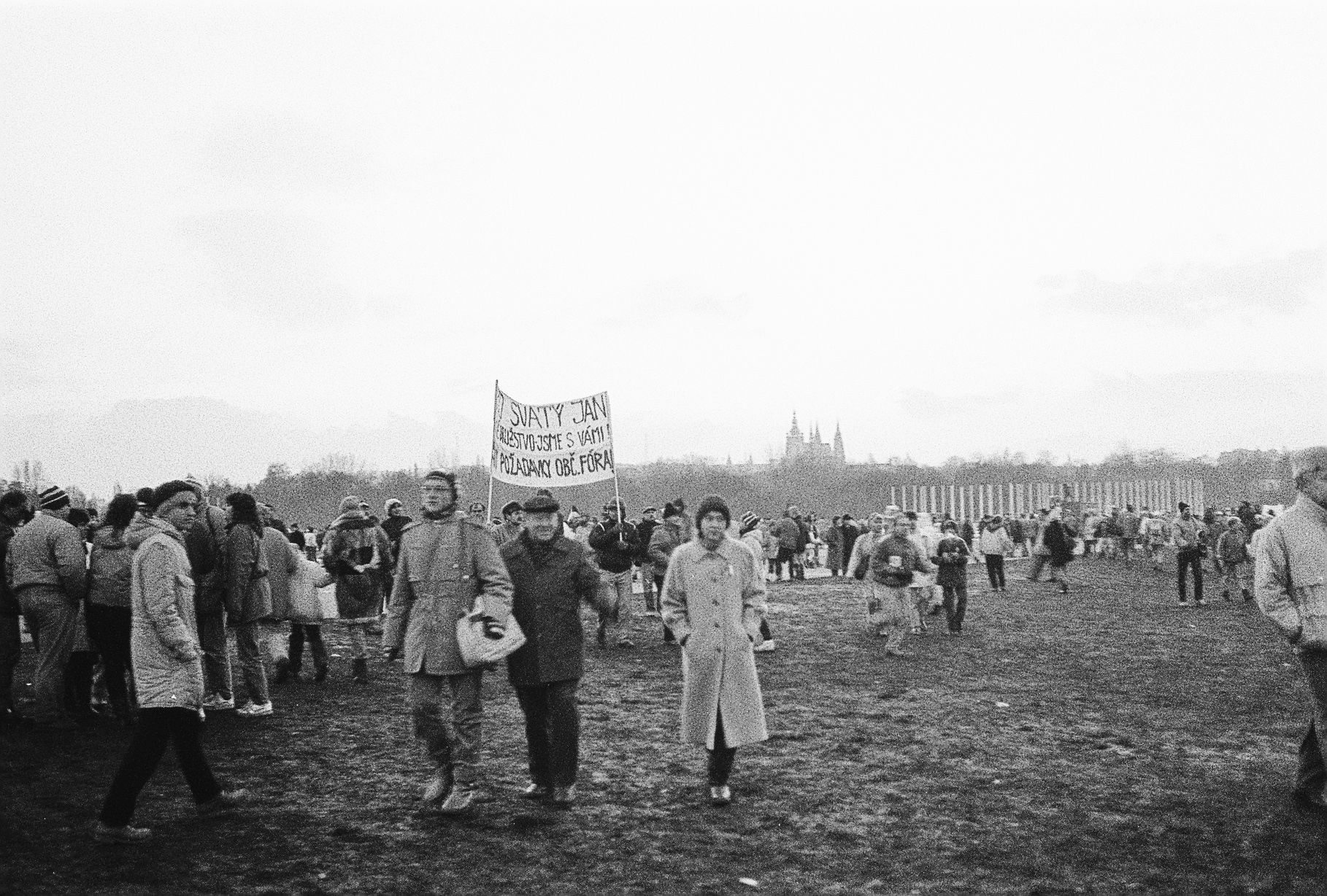 Jednorázové užití / Fotogalerie / Unikátní fotografie ze zákulisí Václava Havla z období Sametové revoluce