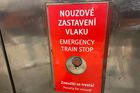 Při pádu do kolejí v metru pomůže nouzové tlačítko, lidé o něm ale nevědí