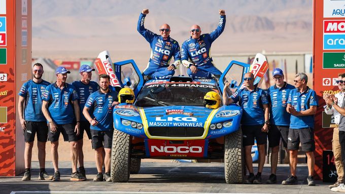 Tim a Tom Coronelovi (Century) na startu Rallye Dakar 2024