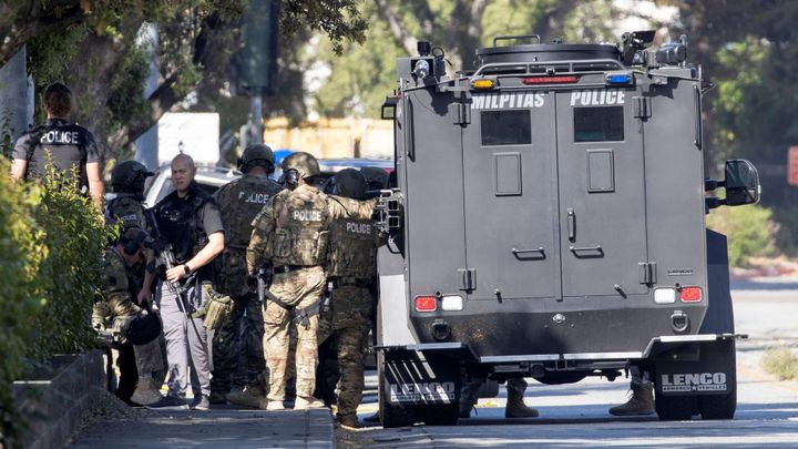 Při střelbě v kalifornském San Jose zemřelo devět lidí, včetně střelce; Zdroj foto: Reuters