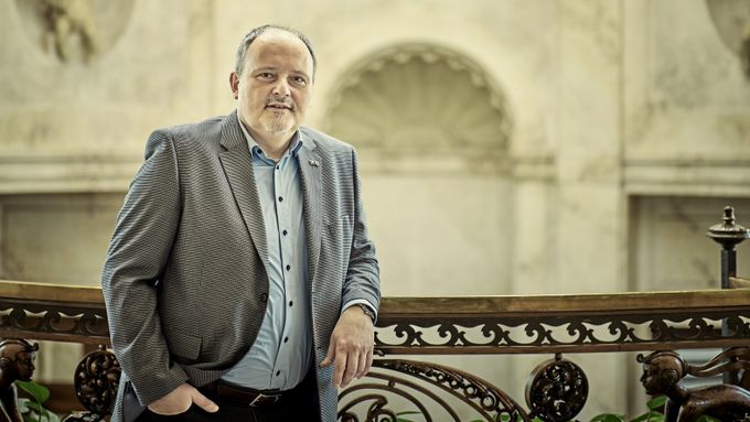 Moje vize je, abychom dejme tomu za 10 let nepotřebovali žádné evropské fondy, případně pouze ty soutěžní, kde uspějeme v konkurenci ostatních členských států, naznačuje Stanislav Schneidr.