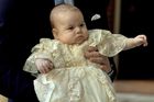 princ William se synem Georgem na křtinách