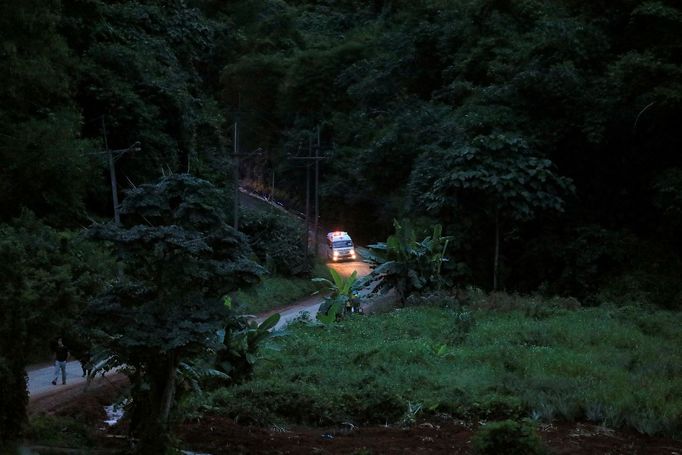 Fotografie ze záchranné operace v Thajsku, během níž byl z rozsáhlé jeskyně na severu země vysvobozen dětský fotbalový tým. Rok 2018.