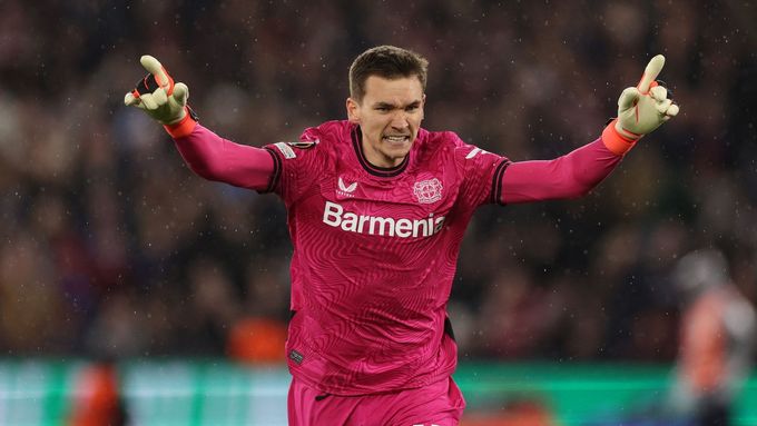 Matěj Kovář slaví postup Leverkusenu přes West Ham v Evropské lize.