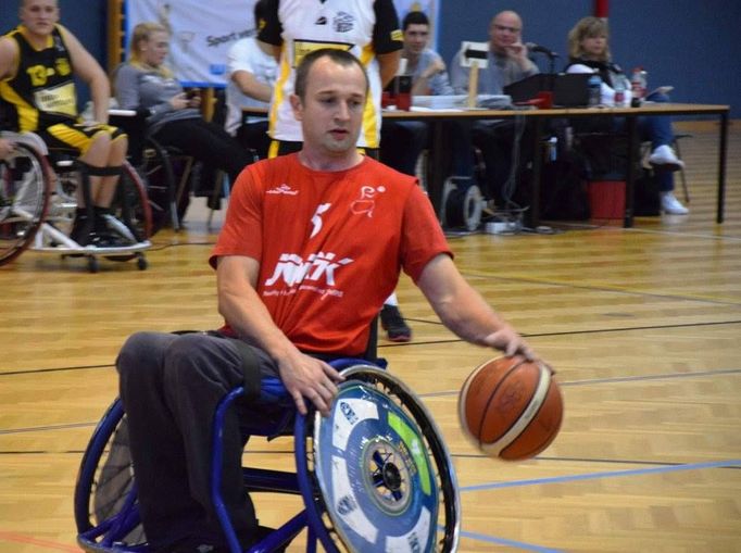 František Šindelář hrál tři roky basketbal vozíčkářů na Sardinii.