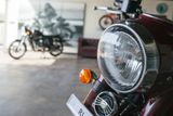 Spolupráce s firmou Mahindra začala před několika lety. Cílem bylo opět v Indii vyrábět motocykly Jawa jako v 50. a 60. letech 20. století. Na tuto výrobu navázala výroba motocyklů indické provenience Yezdi.
