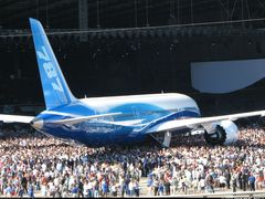 O Boeing 787 - Dreamliner je zájem. Před zahájenímpovinných testovacích letů má 866 objednávek.