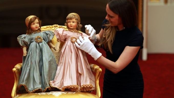 Foto: Královské dětství. S čím si hrál princ Charles či Anna