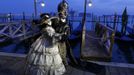 Marco Dilauro and his wife Nadia, wearing costumes, pose at San Marco square during the Venice Carnival January 25, 2013. Marco Dilauro, 43, is a tax collector by day, but his real passion is making masks and costumes for the carnival. A resident of Como, northern Italy, he chooses fabrics, ribbons, lace and costume jewellery to make the period costumes after doing extensive research, and wears them at Carnival, which ends on the day before Ash Wednesday. Picture taken January 25, 2013. REUTERS/Alessandro Bianchi (ITALY - Tags: SOCIETY) Published: Led. 28, 2013, 1:35 dop.