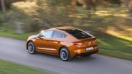 Tesla odsunula Škodu Enyaq na druhé místo.