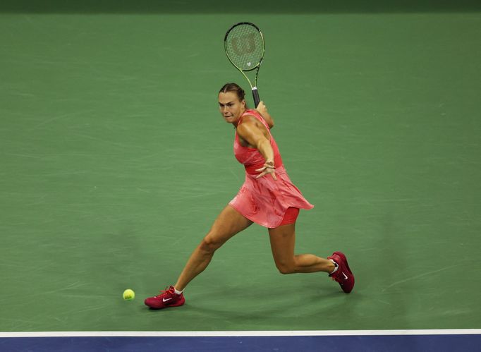 Aryna Sabalenková v utkání s Coco Gauffovou