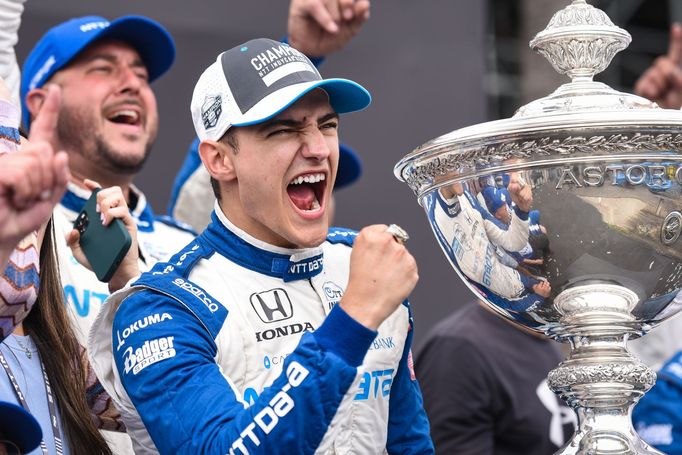 Alex Palou slaví titul šampiona IndyCar.